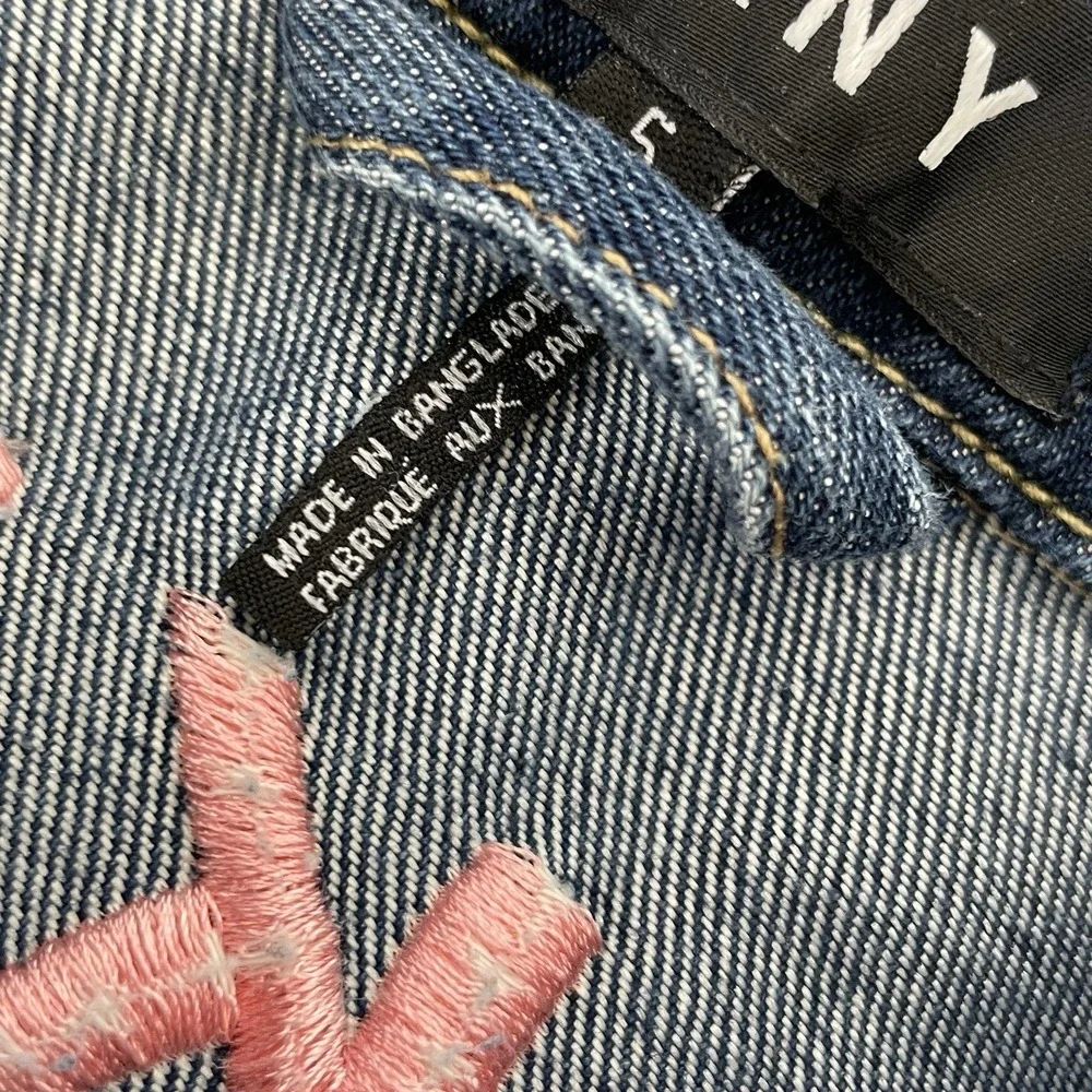 DKNY Girls Denim Jean Jacket Size 5 Blue Pink Embroidered Logo Snap‎ Front